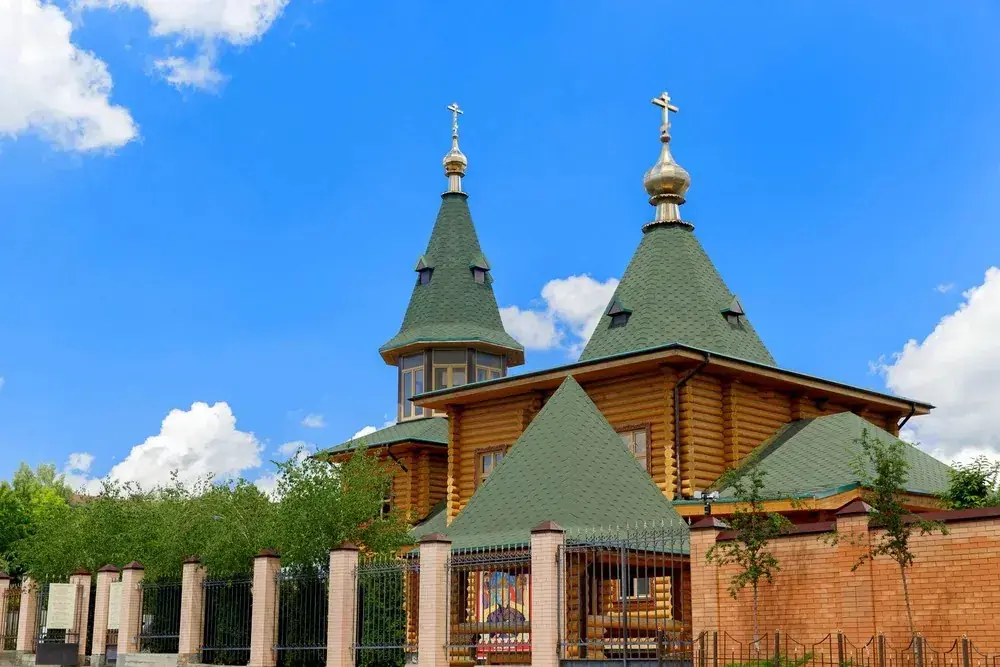 Храм Трёх Святителей